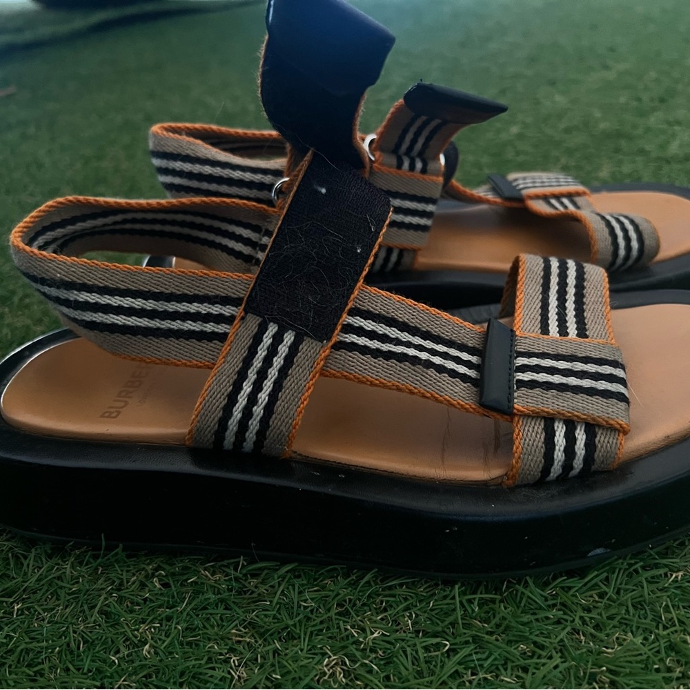 bought them @ Burberry, realized they were to small for my mom so i am selling
